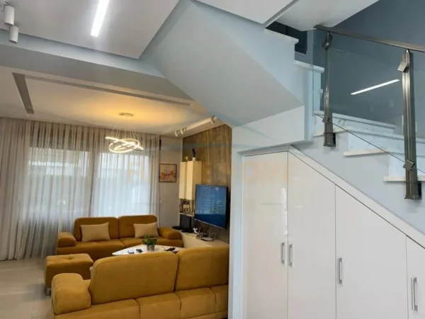 Durres, shitet Vile 2 Katshe Kati 2, 260 m² 450.000 € (Gjiri i Lalzit)