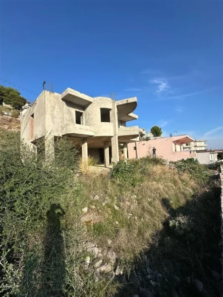 Sarande, shitet Vile 2 Katshe Kati 2, 364 m² 150.000 € (rruga idriz alidhima)