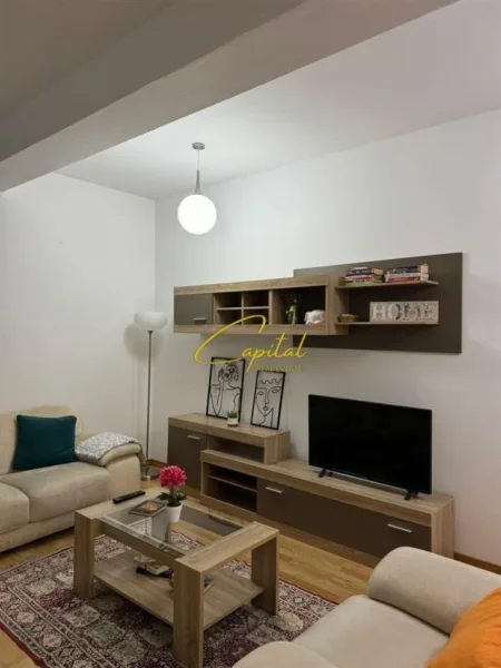 Tirane, jepet me qera apartament 3+1 Kati 3, 170 m² 1.200 € (SAUK)