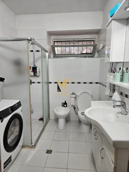 Tirane, shitet apartament 2+1+Ballkon Kati 1, 70 m² 195.000 € (RRUGA E ELBASANIT)