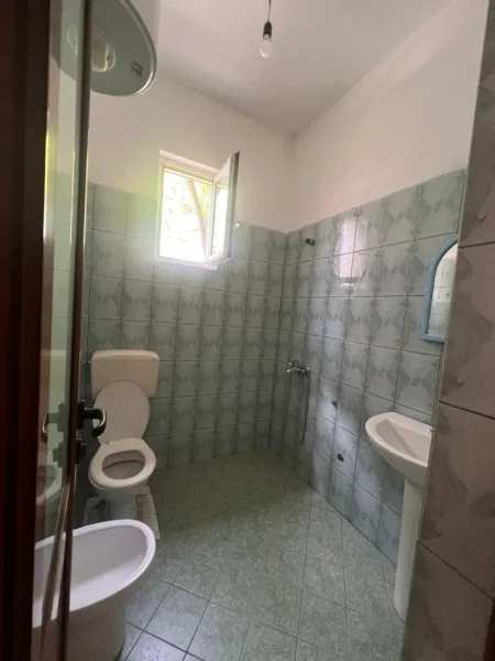 Tirane, jepet me qera apartament 1+1 Kati 0, 45 m² 300 € (Jordab Misja)
