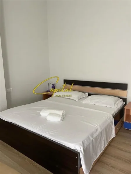 Tirane, jepet me qera apartament duplex 3+1 Kati 6, 220 m² 1.200 € (LIQENI I THATE)