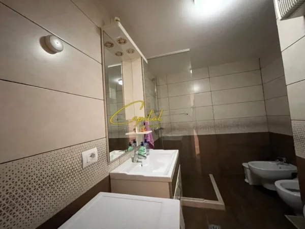 Tirane, jepet me qera apartament duplex 3+1 Kati 6, 220 m² 1.200 € (LIQENI I THATE)