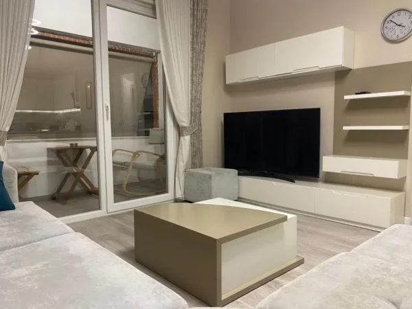 Tirane, jepet me qera apartament 2+1+Ballkon Kati 6, 95 m² 700 € (Rruga Bedri Karapici)