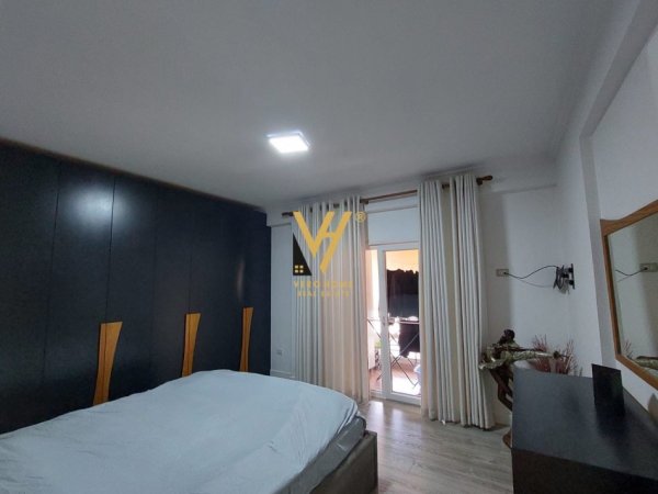 Tirane, jepet me qera apartament 3+1+Ballkon Kati 1, 125 m² 950 € (SELVIA, QENDER)