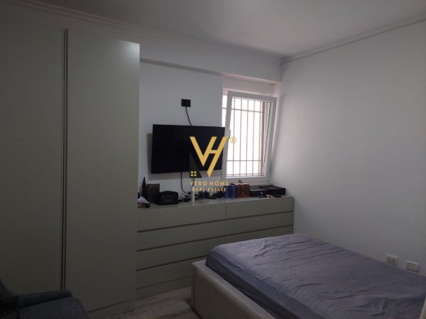Tirane, jepet me qera apartament 3+1+Ballkon Kati 1, 125 m² 950 € (SELVIA, QENDER)