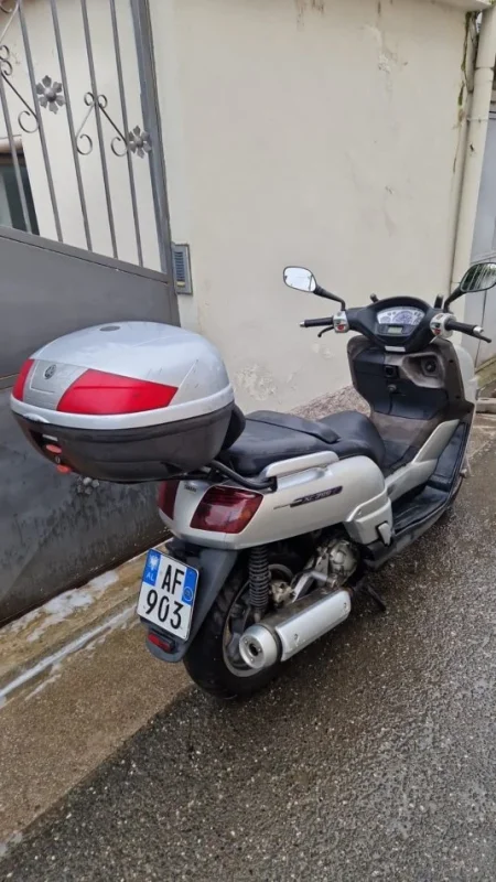 shitet Yamaha Xmax, gri metalizato, 1,200 Euro , gri metalizato 1.200 €