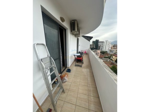 Tirane, jepet me qera apartament 1+1+Ballkon Kati 6, 62 m² 500 € (Selvia)