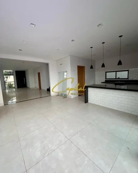 Tirane, shitet dyqan Kati 0, 187 m² 430.000 € (PAZARI I RI)