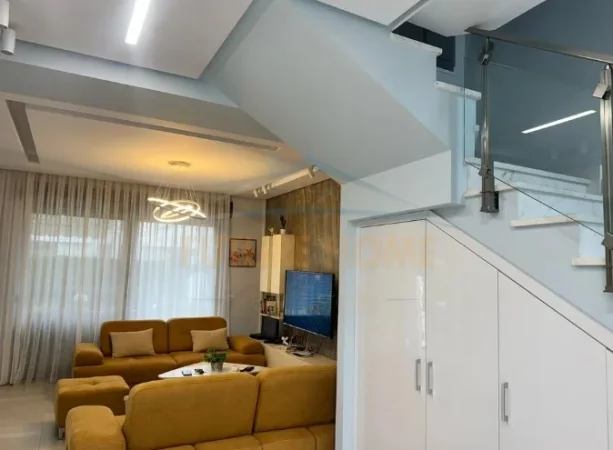 Durres, shitet Vile 2 Katshe Kati 1, 260 m² 450.000 € (Gjiri lalzit)