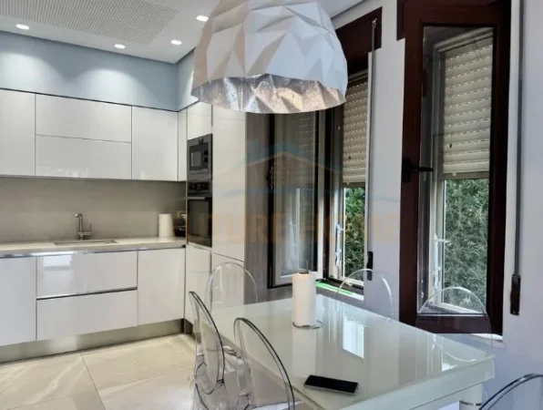 Durres, shitet Vile 2 Katshe Kati 1, 260 m² 450.000 € (Gjiri lalzit)