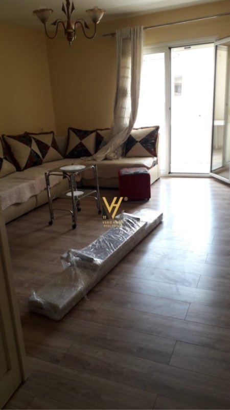 Tirane, jepet me qera apartament 1+1+Ballkon Kati 5, 80 m² 450 € (RRUGA ASIM VOKSHI)