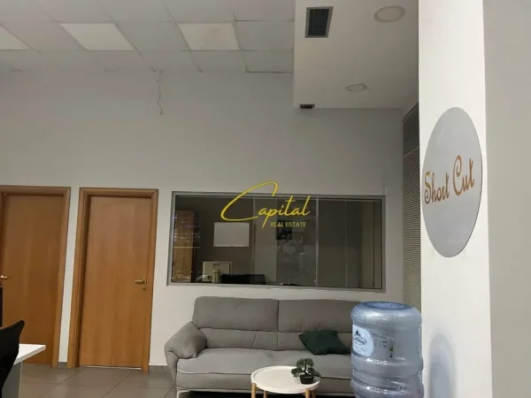 Tirane, shitet ambjent biznesi Kati 1, 140 m² 324.000 € (KOMUNA E PARISIT)