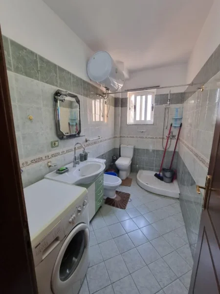 Tirane, jepet me qera apartament 2+1 Kati 3, 74 m² 500 € ( Jepet me Qera Apartament 2+1 në Xhamllik, tek Hoxha Tahsim! )