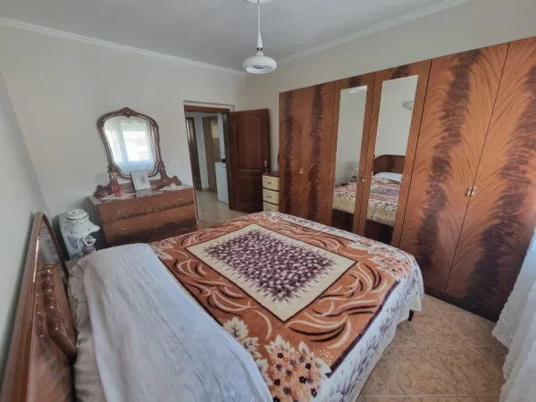 Tirane, jepet me qera apartament 2+1 Kati 3, 74 m² 500 € ( Jepet me Qera Apartament 2+1 në Xhamllik, tek Hoxha Tahsim! )