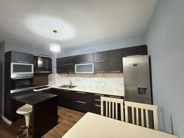 Tirane, shitet apartament 2+1+Ballkon Kati 2, 99 m² 135.000 € (Yzberisht)