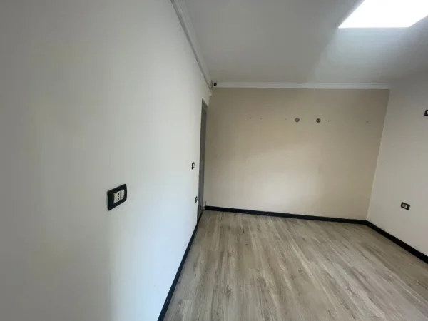 Tirane, jepet me qera ambjent biznesi Kati 0, 30 m² 500 € (Rruga e Kavajes)