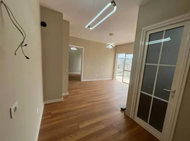 Tirane, shitet apartament 1+1 Kati 4, 52 m² 105.000 € (Fusha e Aviacionit)