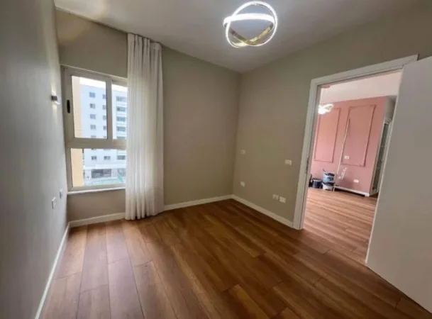 Tirane, shitet apartament 1+1 Kati 4, 52 m² 105.000 € (Fusha e Aviacionit)