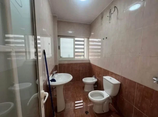 Tirane, shitet apartament 1+1 Kati 4, 52 m² 105.000 € (Fusha e Aviacionit)