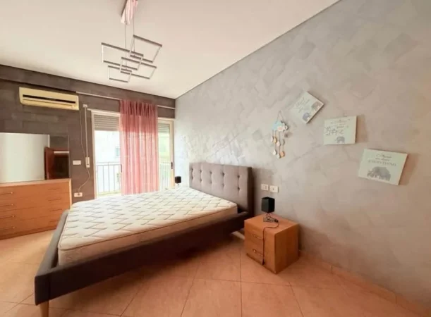 Tirane, shitet 2+1+Ballkon Kati 4, 98 m² 190.000 € (Ish parku)