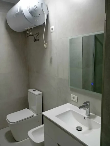 Tirane, shitet 2+1 Kati 2, 100 m² (Komuna e parisit)