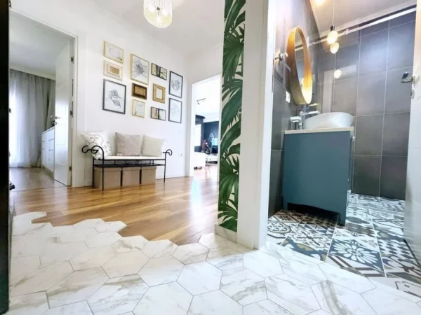 Tirane, shitet apartament 2+1 , 110 m² (Kopshti Botanik)