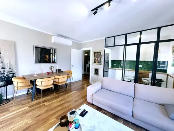 Tirane, shitet apartament 2+1 , 110 m² (Kopshti Botanik)