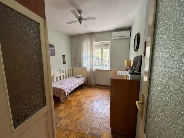 Tirane, shitet apartament 2+1+Ballkon Kati 2, 72 m² 150.000 € (Rruga Mine Peza)