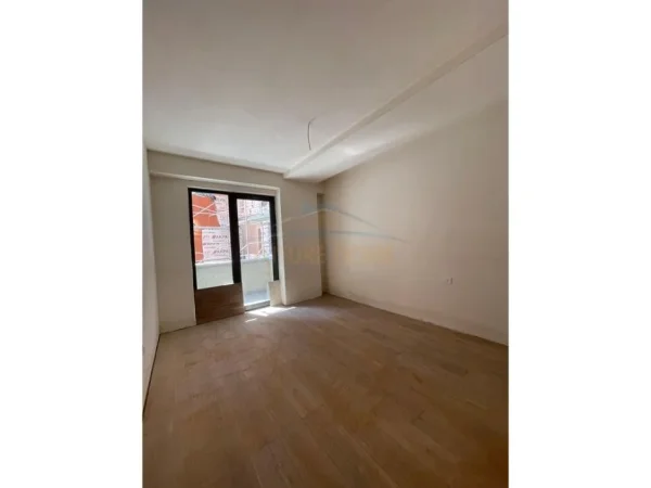 Tirane, shitet apartament 2+1+Ballkon Kati 1, 97 m² 118.000 € (Unaza e Re, Rezidenca Urban Gate)