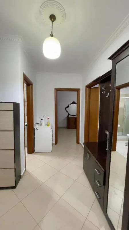 Tirane, jepet me qera apartament 2+1+Ballkon Kati 3, 90 m² 430 € (Rruga Mikel Maruli Astir)
