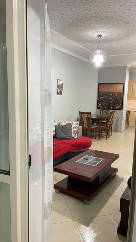 Tirane, jepet me qera apartament 2+1+Ballkon Kati 3, 90 m² 430 € (Rruga Mikel Maruli Astir)