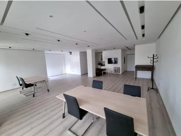 Tirane, jepet me qera zyre Kati 7, 93 m² 1.150 € (Bllok)