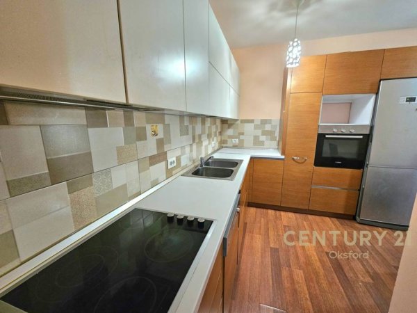 Tirane, jepet me qera apartament 2+1 Kati 5, 80 m² 600 € (FUSHA E AVIACIONIT)