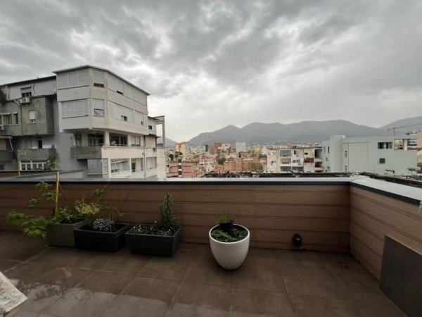 Tirane, jepet me qera apartament 3+1+Ballkon Kati 5, 102 m² 1.000 € (Pazari i Ri)