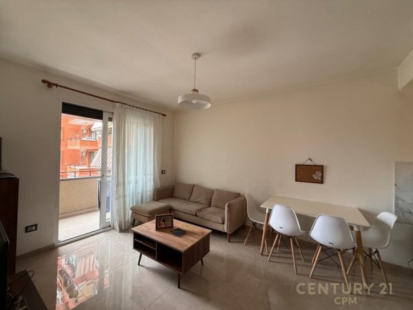 Tirane, jepet me qera apartament 1+1 Kati 4, 83 m² 600 € (Myslym Shyri)