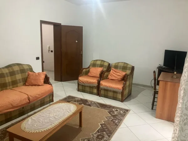 Tirane, jepet me qera Vile 2+1 Kati 3, 120 m² 600 € (Jepet me qera Super Hyrja 2+1 tek Deliorgji.)