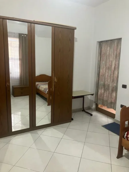 Tirane, jepet me qera Vile 2+1 Kati 3, 120 m² 600 € (Jepet me qera Super Hyrja 2+1 tek Deliorgji.)
