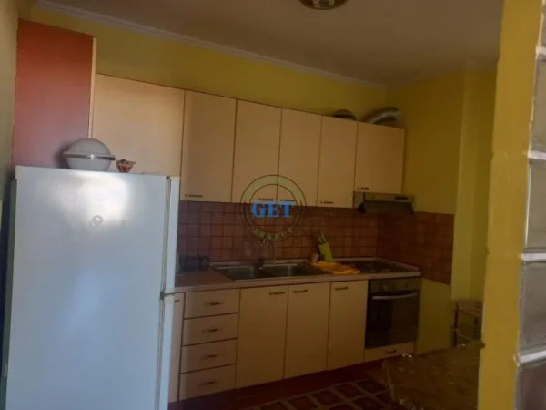 Durres, jepet me qera apartament 3+1 Kati 11, 155 m² 600 € (Qender, Durres)