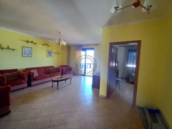 Durres, jepet me qera apartament 3+1 Kati 11, 155 m² 600 € (Qender, Durres)