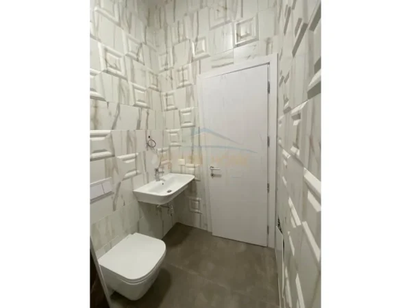 Tirane, shes apartament 2+1+Ballkon Kati 4, 110 m² 286.000 € (Rruga e Kavajes)