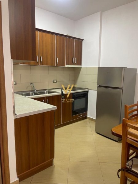 Tirane, jepet me qera apartament 1+1+Ballkon Kati 6, 85 m² 450 € (5 MAJI)