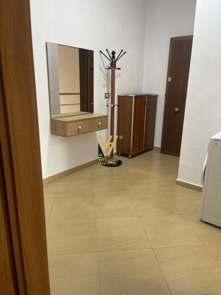 Tirane, jepet me qera apartament 1+1+Ballkon Kati 6, 85 m² 450 € (5 MAJI)