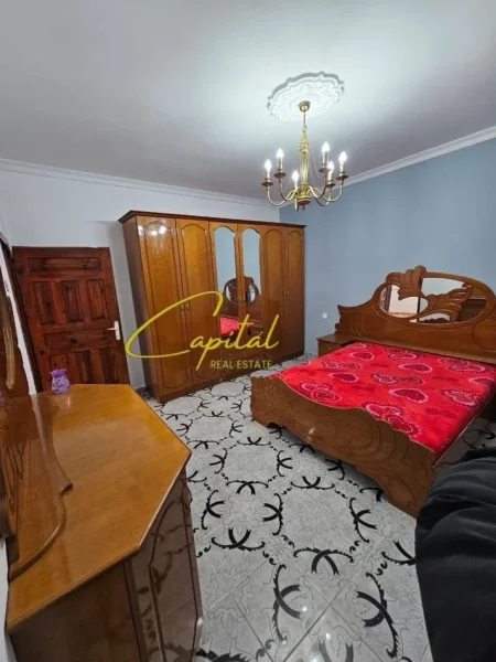 Tirane, jepet me qera apartament 2+1 Kati 1, 115 m² 480 € (ISH FUSHA AVIACIONIT)