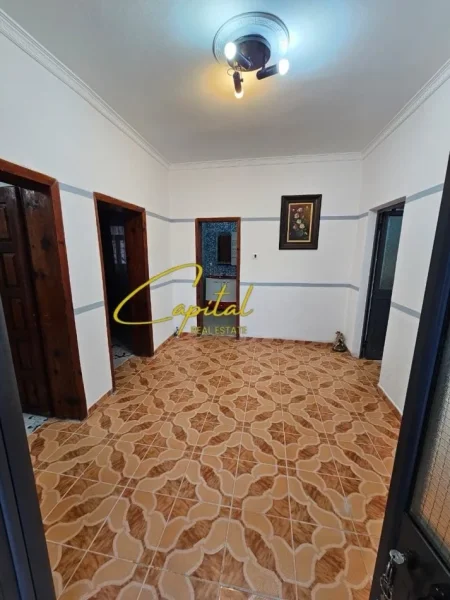 Tirane, jepet me qera apartament 2+1 Kati 1, 115 m² 480 € (ISH FUSHA AVIACIONIT)