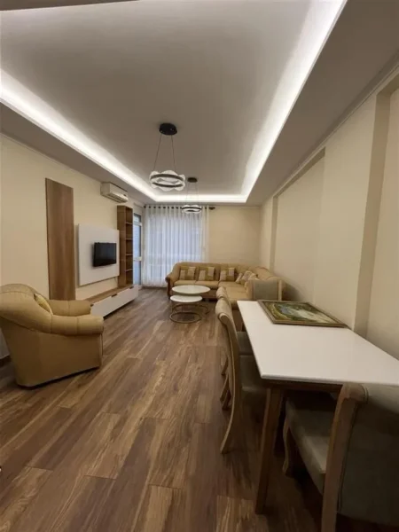 Tirane, jepet me qera apartament 1+1+Ballkon Kati 2, 68 m² 600 € (PAZARI I RI)