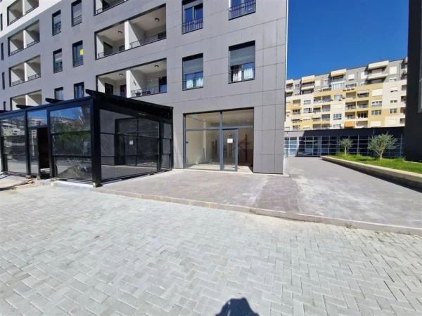 Tirane, jepet me qera ambjent biznesi Kati 0, 59 m² 800 € (BULEVARDI I RI)