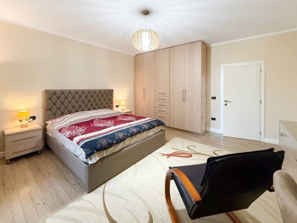 Tirane, shitet Vile 3 Katshe Kati 4, 577 m² 1.100.000 € (Shkolla e Kuqe)
