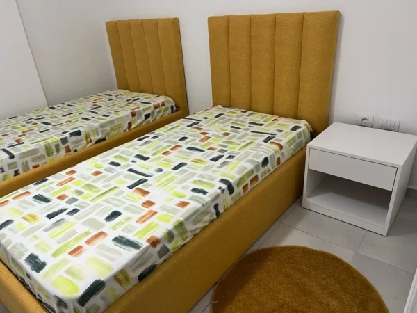 Tirane, jepet me qera apartament 2+1+Ballkon Kati 2, 110 m² 800 € (KODRA E DIELLIT)