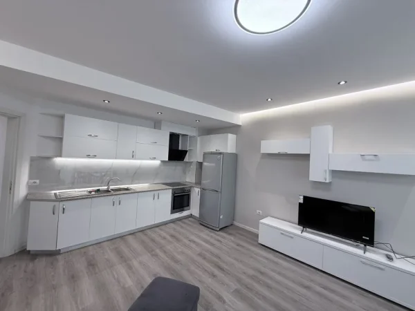 Tirane, jepet me qera apartament 2+1+Ballkon Kati 4, 106 m² 500 € (Sokrat Miho)